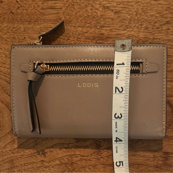 NWOT Lodis Leather medium Ellie Wallet 
RFID Protection - Picture 6 of 6
